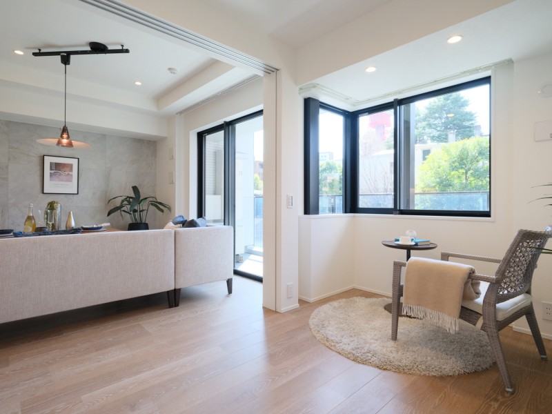 リビングとつながる扉を開けて、ひとつなぎの空間としてもお使いいただくことが可能です。来客時には扉を閉めて、プライベートスペースをさっと閉めてしまうこともできるフレキシブルな間取りです。