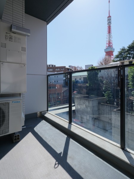 あたたかな光と爽やかな風を感じるバルコニーです。東京タワーの存在を感じる都心ライフならではの空間が広がります。