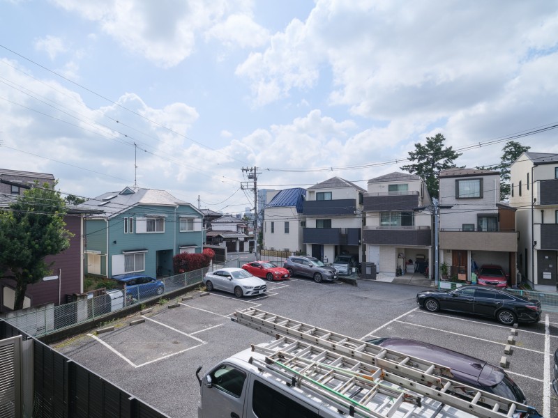 のびやかに広がる空が日常になり、至福の時間に包まれる眺めを愉しめます。清らかで穏やかな時間が流れ、明日への活力を養うことができる眺望です。