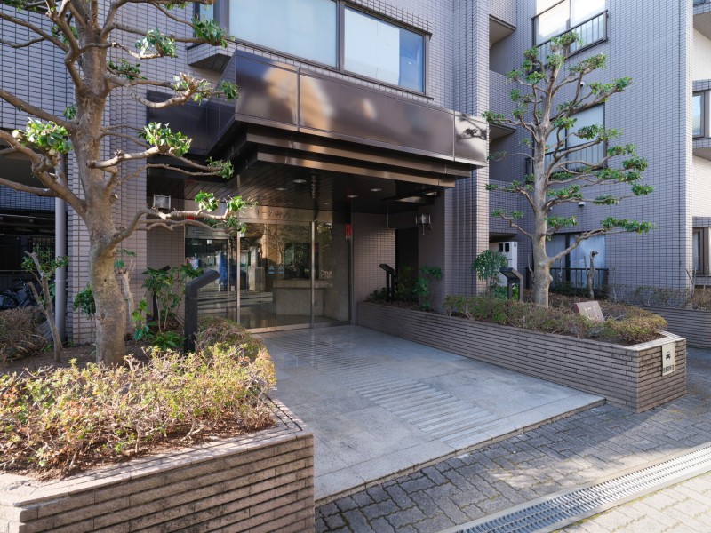 定期的なメンテナンス工事が施された管理体制良好なマンションです。オートロック完備。ペット飼育可(規約有)
