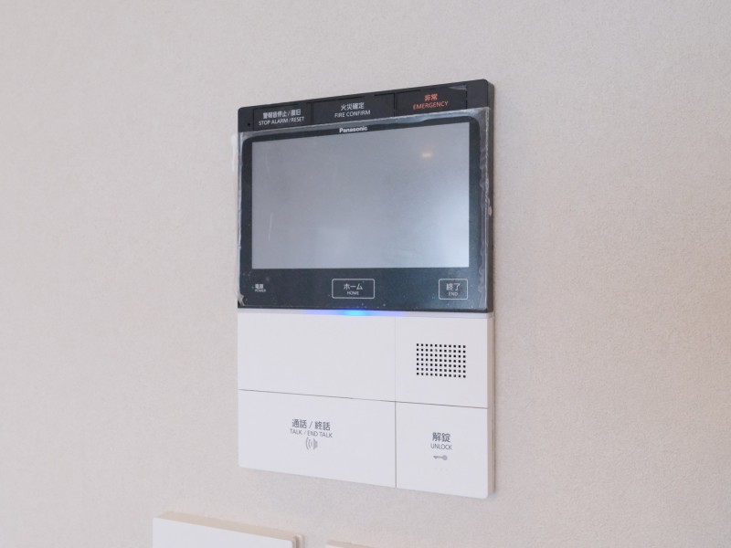 ◆TVモニター付インターホン◆訪ねてきた相手をモニター越しに確認でき、防犯対策に役立ちます。インターホン越しに話をすることが可能です。