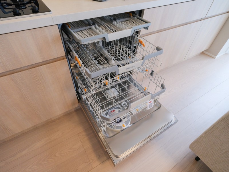 ◆食器洗浄機◆家事の時間を短縮できる優れもの。さらに節水・節約を同時に行うことができるので、人気があり重宝します。