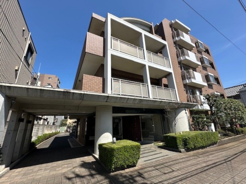 『戸越公園』駅徒歩5分、戸越公園まで徒歩8分、周囲にはスーパーや商店街が身近に揃う、利便性・住環境良好な立地です。