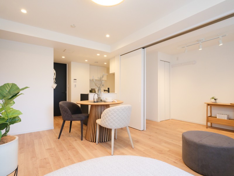 心地よい時間が流れるお部屋は、毎日が忙しいあなたもほっと一息つける安らぎの空間です。