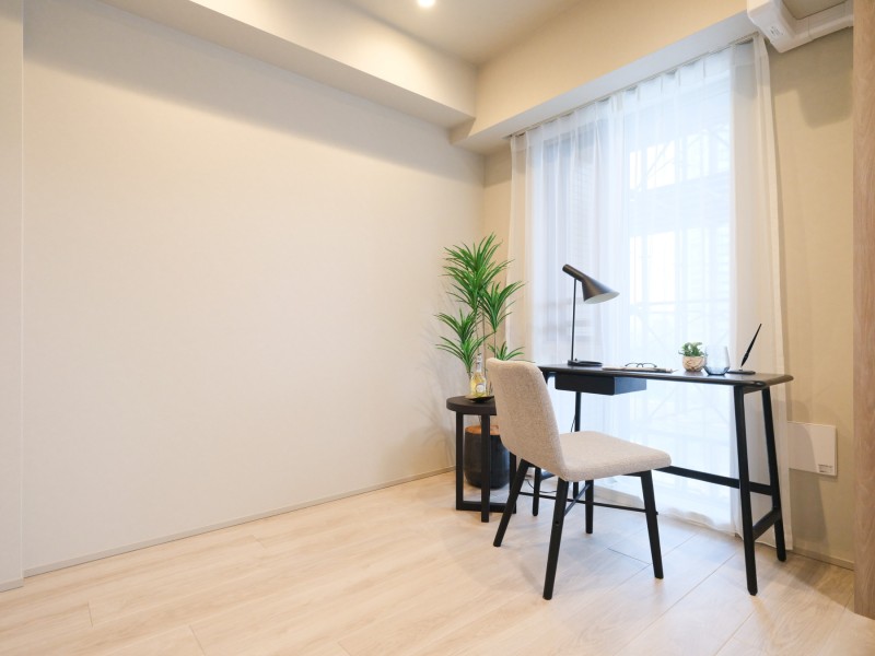 洋室1は住まう方の趣味や感性で飾っていただけるように、シンプルな内装で仕上げました。