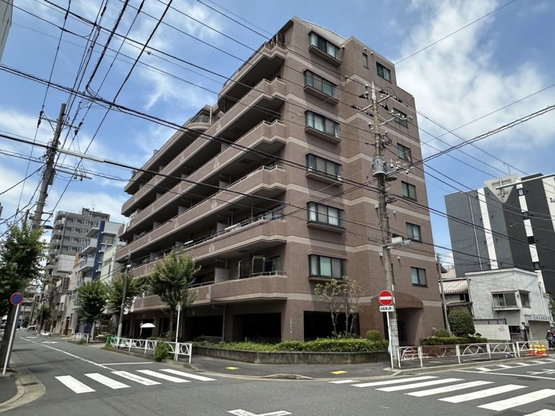 5駅4路線利用可能な立地にあるマンションです。交通利便性と、豊かな自然環境を兼ね備えた住環境です。2匹までペット飼育可能(規約有)です。
