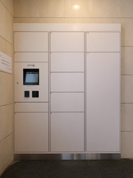 ◆宅配ボックス◆24時間いつでも荷物受け取りが可能。プライベートの時間を邪魔されず、配達時間も気にせず過ごすことができる便利な設備です。