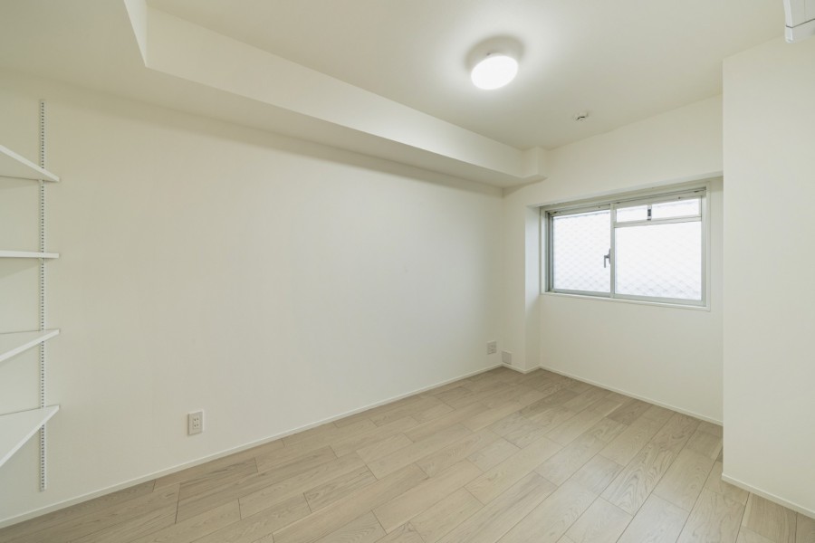 主寝室として快適にお過ごしいただける洋室1です。のびやかにプライべート時間を満喫できるお部屋です。