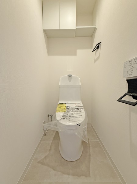 ウォシュレット一体型のトイレは、お掃除の手助けをしてくれる便利機能が搭載されています。