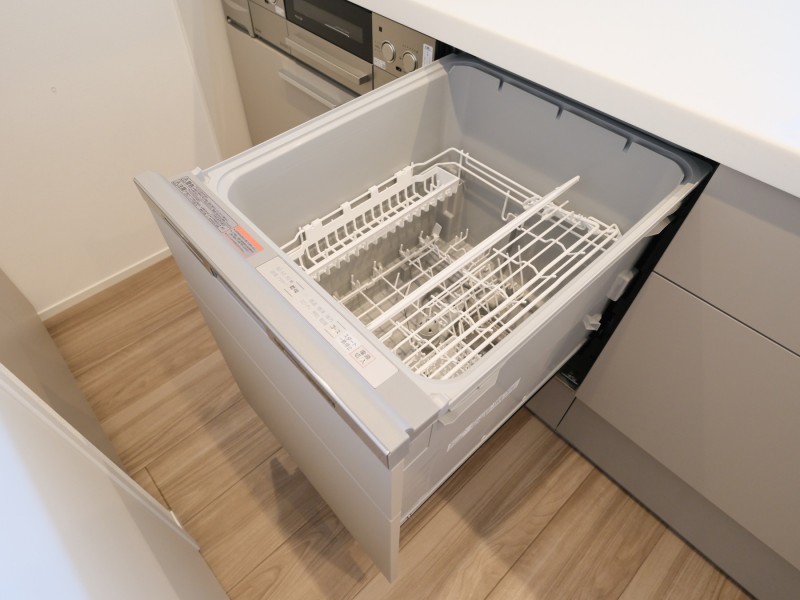◆食器洗浄機◆家事の時間を短縮できる優れもの。さらに節水・節約を同時に行うことができるので、人気があり重宝します。