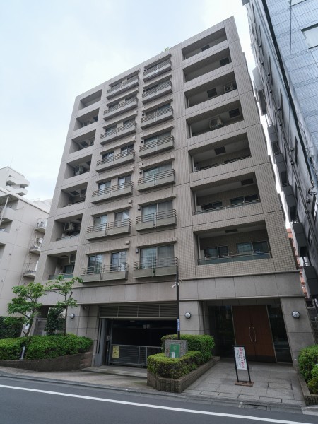 飯田橋駅を生活圏とする新宿区新小川町。複数駅・複数路線利用可能な交通利便性に加え、神楽坂の賑わいも身近に享受する魅力的なロケーションです。