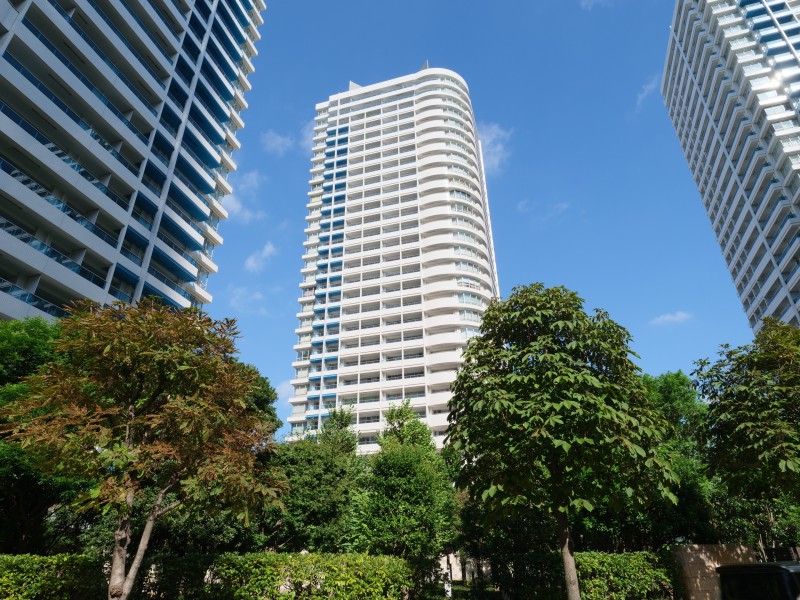 「みなとみらい」駅徒歩4分の立地にある三菱地所(株)旧分譲の免震タワーレジデンスです。フロントサービスや24時間友人管理など充実の共用設備が生活を豊かに彩ります。
