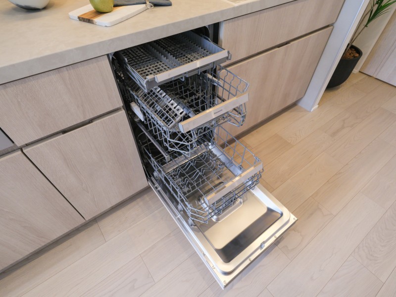 ◆食器洗浄機◆家事の時間を短縮できる優れもの。さらに節水・節約を同時に行うことができるので、人気があり重宝します。