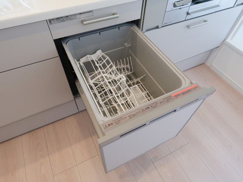 ◆食器洗浄機◆家事の時間を短縮できる優れもの。さらに節水・節約を同時に行うことができるので、人気があり重宝します。
